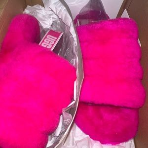 Size 4 brand new ugg slides